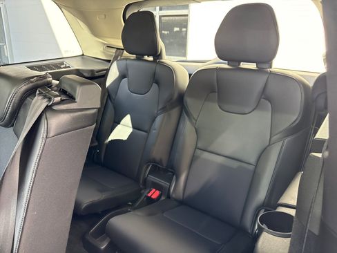 Used 2021 Volvo XC90 T5 Momentum w/ Climate Package image 32