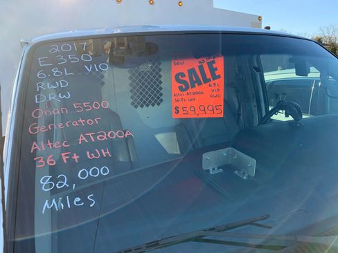 Used 2017 Ford E-350 and Econoline 350 Super Duty image 3