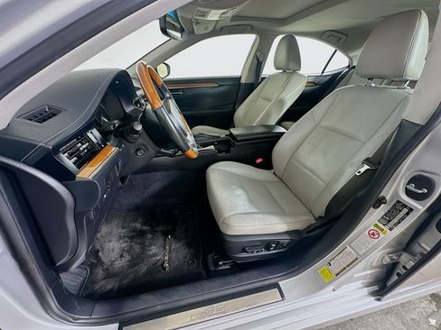 Used 2013 Lexus ES 300h w/ Luxury Pkg FWD image 13