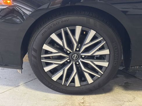 Used 2025 Nissan Altima 2.5 SV image 31