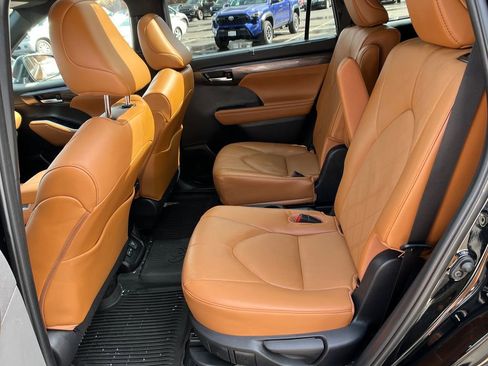 Used 2023 Toyota Highlander Platinum image 23