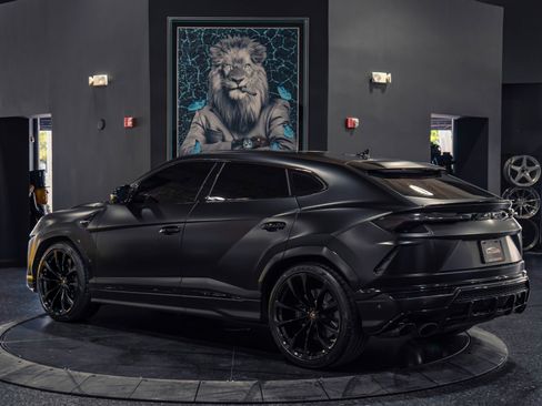 Used 2019 Lamborghini Urus AWD/4WD image 3