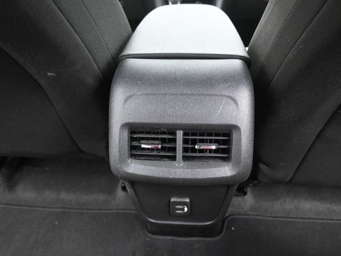 Used 2023 Chevrolet Equinox LT image 16