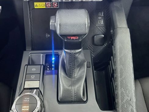 Used 2024 Toyota Tacoma TRD Sport AWD/4WD image 25