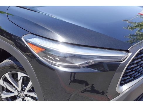 Certified 2023 Toyota Corolla Cross XLE FWD image 2
