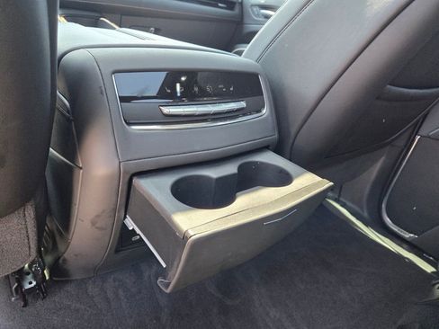 Used 2023 Cadillac Escalade Premium Luxury image 8