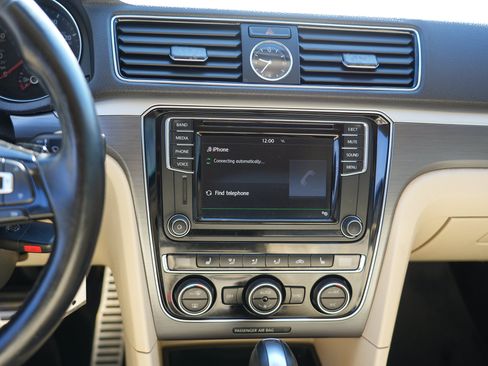 Used 2017 Volkswagen Passat 1.8T R-Line FWD image 22