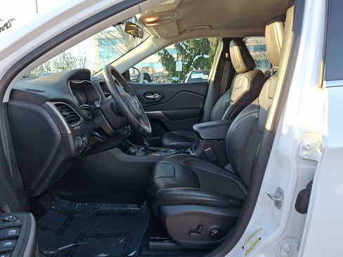 Used 2020 Jeep Cherokee Latitude Plus w/ Cold Weather Group image 13