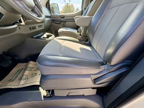 Used 2018 Nissan NV 3500 S image 24