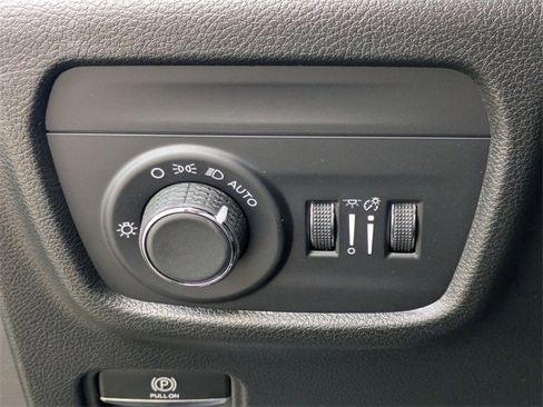 New 2025 Jeep Grand Cherokee Altitude image 13