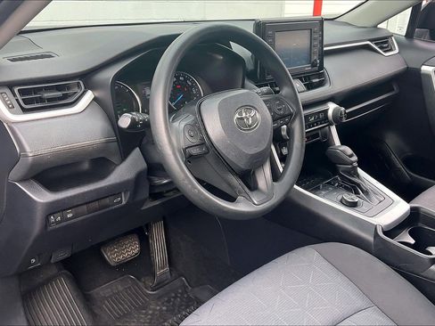 Used 2020 Toyota RAV4 XLE image 18