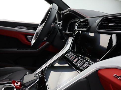 Used 2024 Lamborghini Urus S AWD/4WD image 35