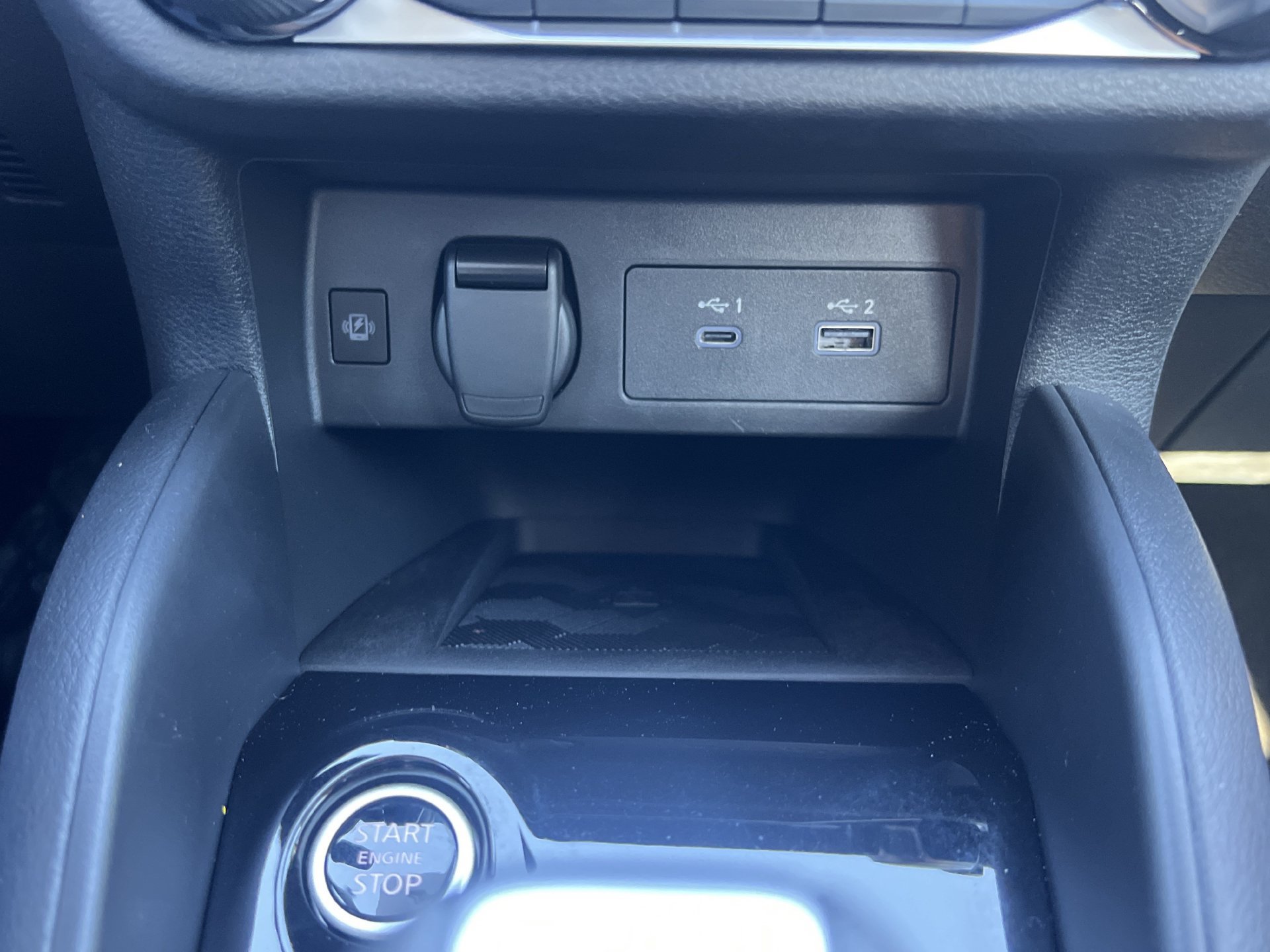 Used 2025 Nissan Versa SR w/ Trunk Package FWD image 7