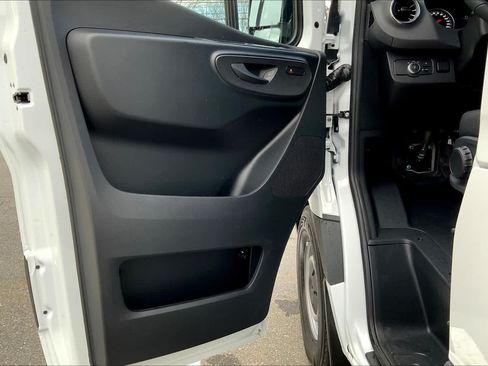 Used 2025 Mercedes-Benz Sprinter 2500 image 14