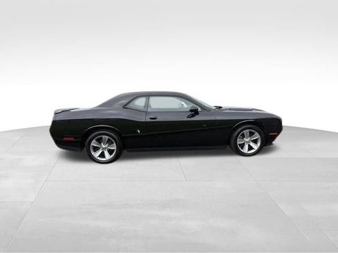 Used 2019 Dodge Challenger SXT RWD image 8