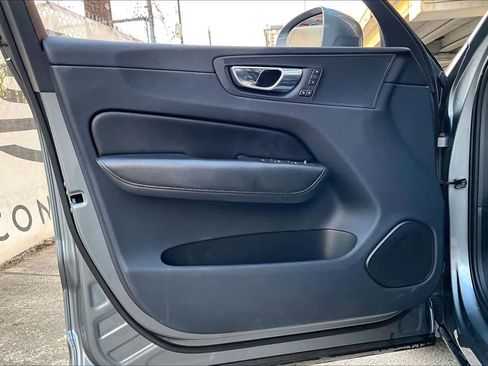 Used 2019 Volvo XC60 T6 Momentum w/ Premium Package image 21