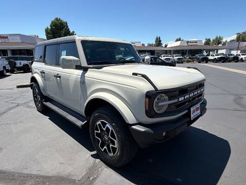 New 2026 Ford Bronco Outer Banks AWD/4WD image 2