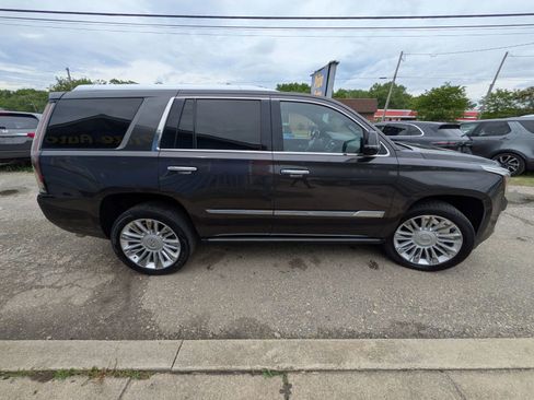 Used 2017 Cadillac Escalade Platinum AWD/4WD image 6