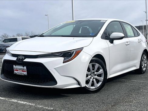 Used 2022 Toyota Corolla LE image 1