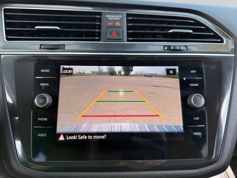 Used 2022 Volkswagen Tiguan SE AWD/4WD image 27