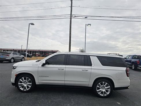 Used 2022 Chevrolet Suburban High Country image 4