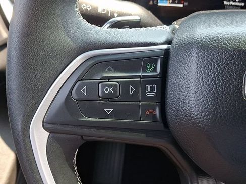 Used 2024 Jeep Grand Cherokee L Altitude AWD/4WD image 22
