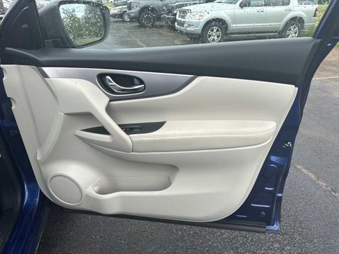 Used 2020 Nissan Rogue Sport SL FWD image 25