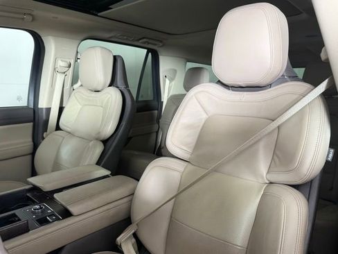 Used 2023 Lincoln Navigator L Reserve w/ Equipment Group 201A AWD/4WD image 5