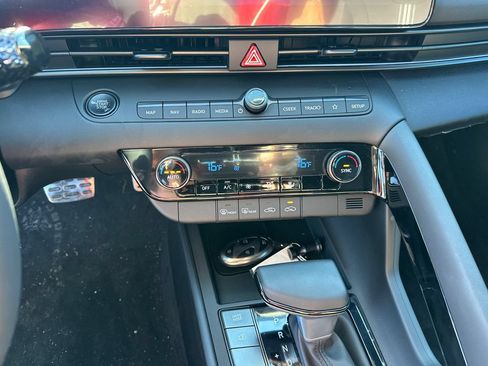 New 2025 Hyundai Elantra SEL FWD image 30