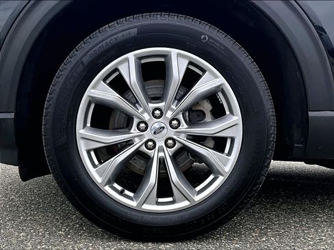 Used 2023 Ford Explorer XLT w/ Equipment Group 202A image 7