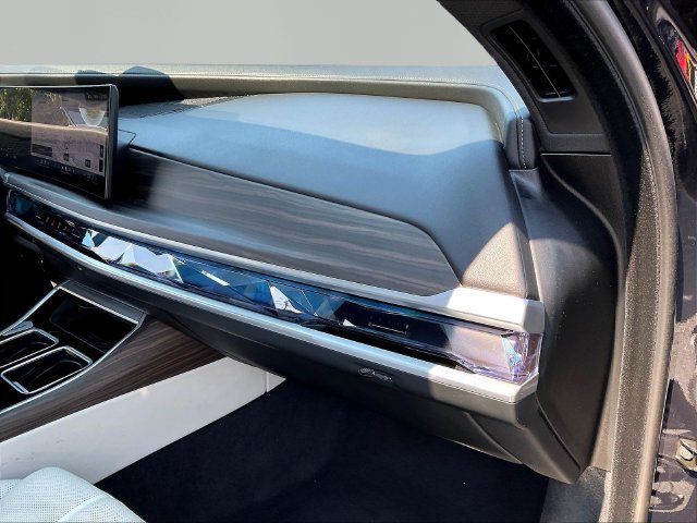 Used 2023 BMW i7 xDrive60 AWD/4WD image 26