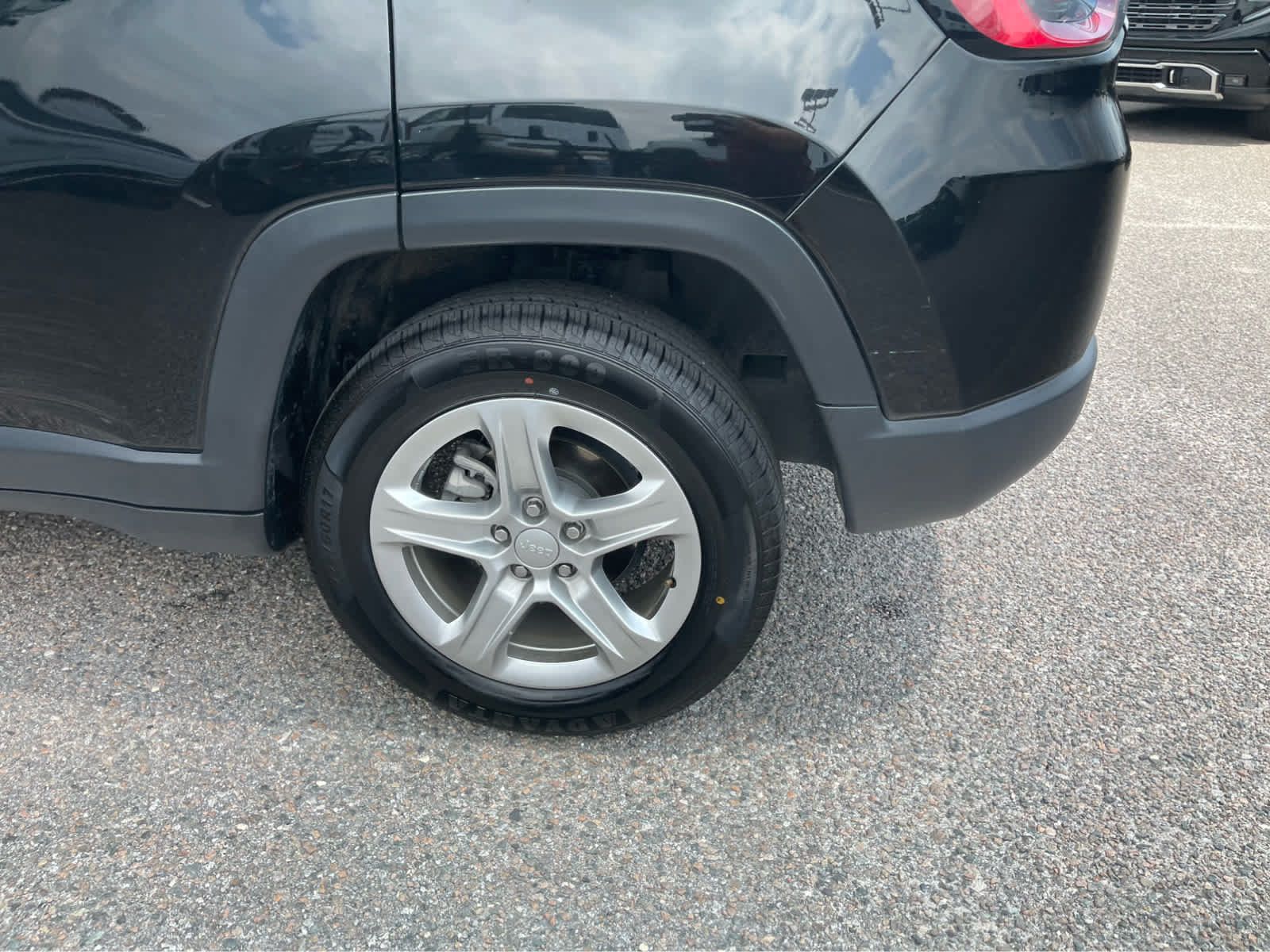 Used 2024 Jeep Compass Latitude AWD/4WD image 8