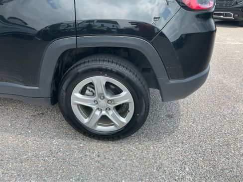 Used 2024 Jeep Compass Latitude AWD/4WD image 8