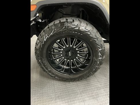 Used 2025 Jeep Gladiator Sport AWD/4WD image 38