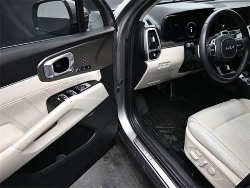 Used 2023 Kia Sorento SX Prestige image 11
