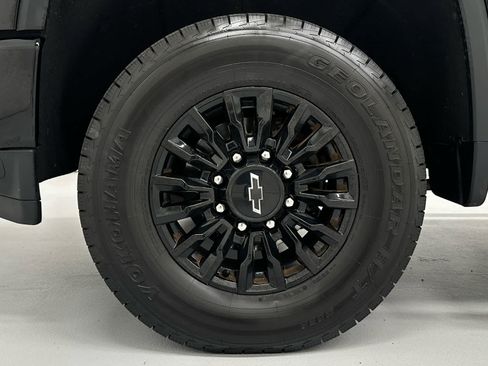 Used 2022 Chevrolet Silverado 2500 LTZ w/ LTZ Plus Package AWD/4WD image 9