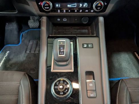 Used 2023 Mitsubishi Outlander SE image 23