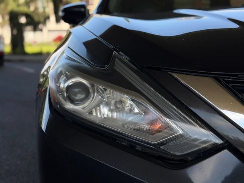 Used 2017 Nissan Altima 2.5 SL FWD image 10