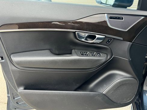 Used 2018 Volvo XC90 T5 Momentum image 14