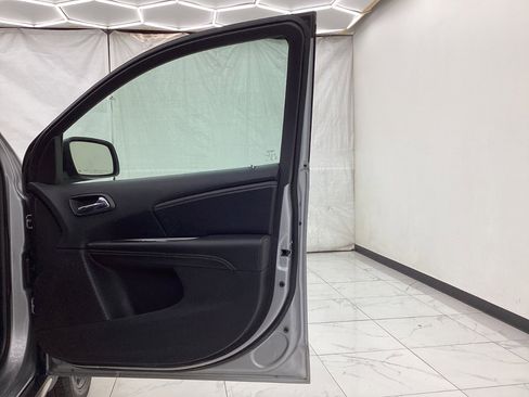 Used 2019 Dodge Journey Crossroad w/ Popular Equipment Group AWD/4WD image 19