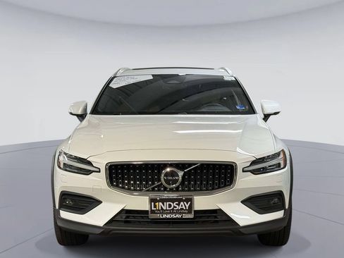 Used 2025 Volvo V60 B5 Cross Country Plus AWD/4WD image 8