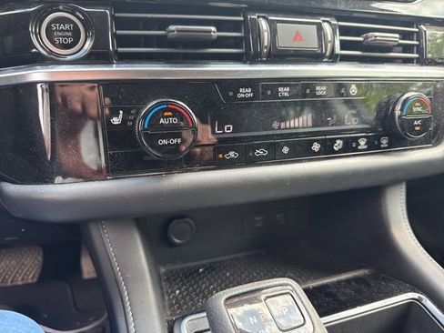 Used 2022 Nissan Pathfinder SL AWD/4WD image 20