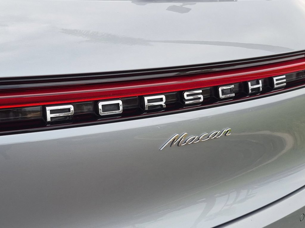 Used 2021 Porsche Macan AWD/4WD image 32