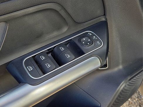 Used 2025 Mercedes-Benz GLA 250 image 21