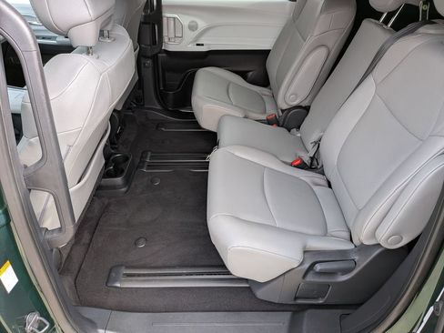 Used 2026 Toyota Sienna XLE FWD image 30