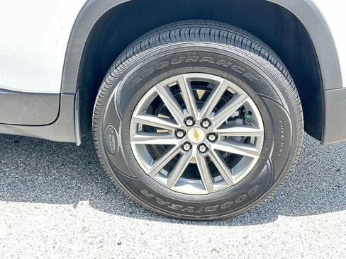 Used 2023 Chevrolet Traverse LT FWD image 11