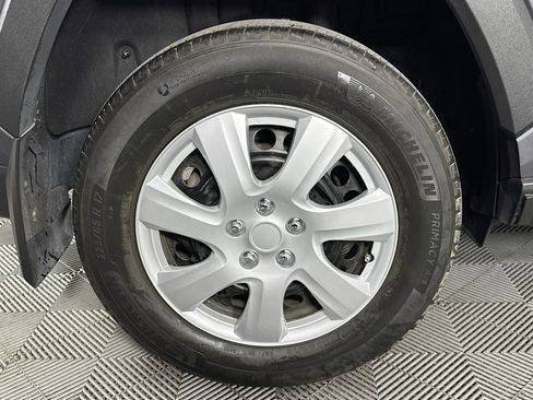 Used 2022 Toyota RAV4 LE AWD/4WD image 31