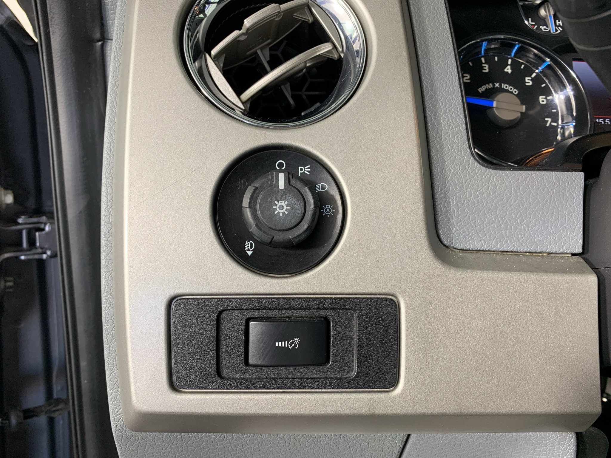 Used 2014 Ford F150 Lariat w/ Equipment Group 502A Luxury AWD/4WD image 14