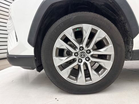 Used 2019 Toyota RAV4 XLE Premium image 10