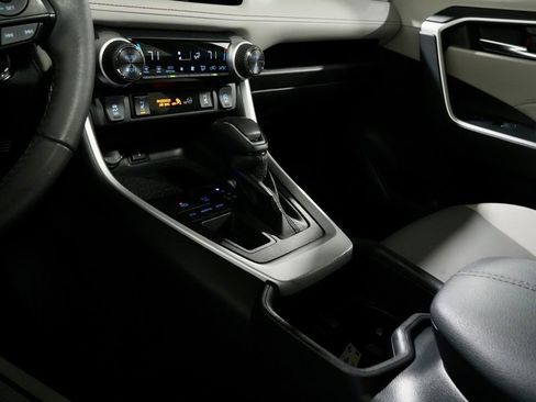 Used 2022 Toyota RAV4 XLE Premium image 22